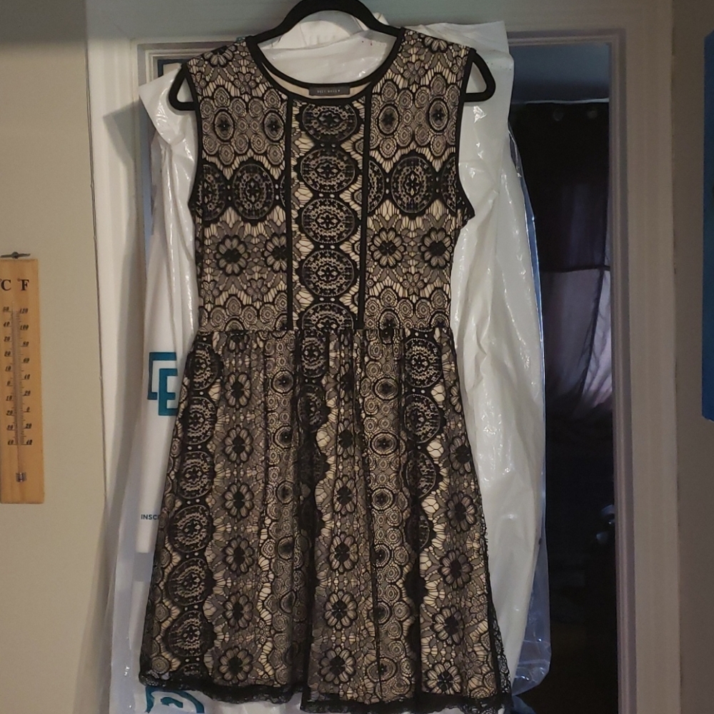 BLACK LACE DRESS
